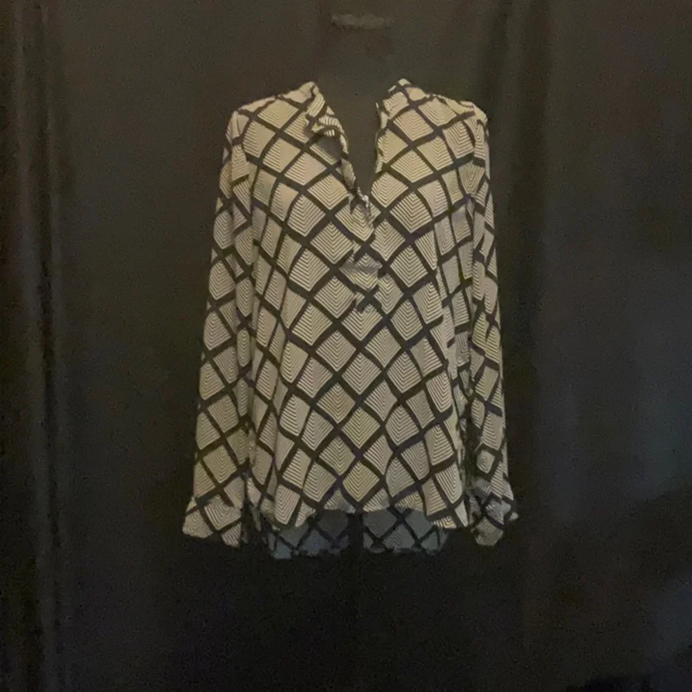 Blouse - Picture 2 of 3